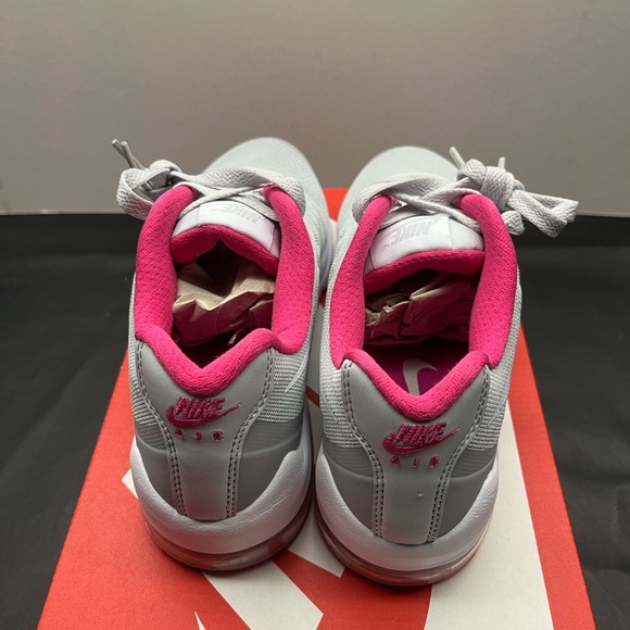 Women’s Nike Air Max Invigor- New in box- Size 6.5 - Picture 5 of 8
